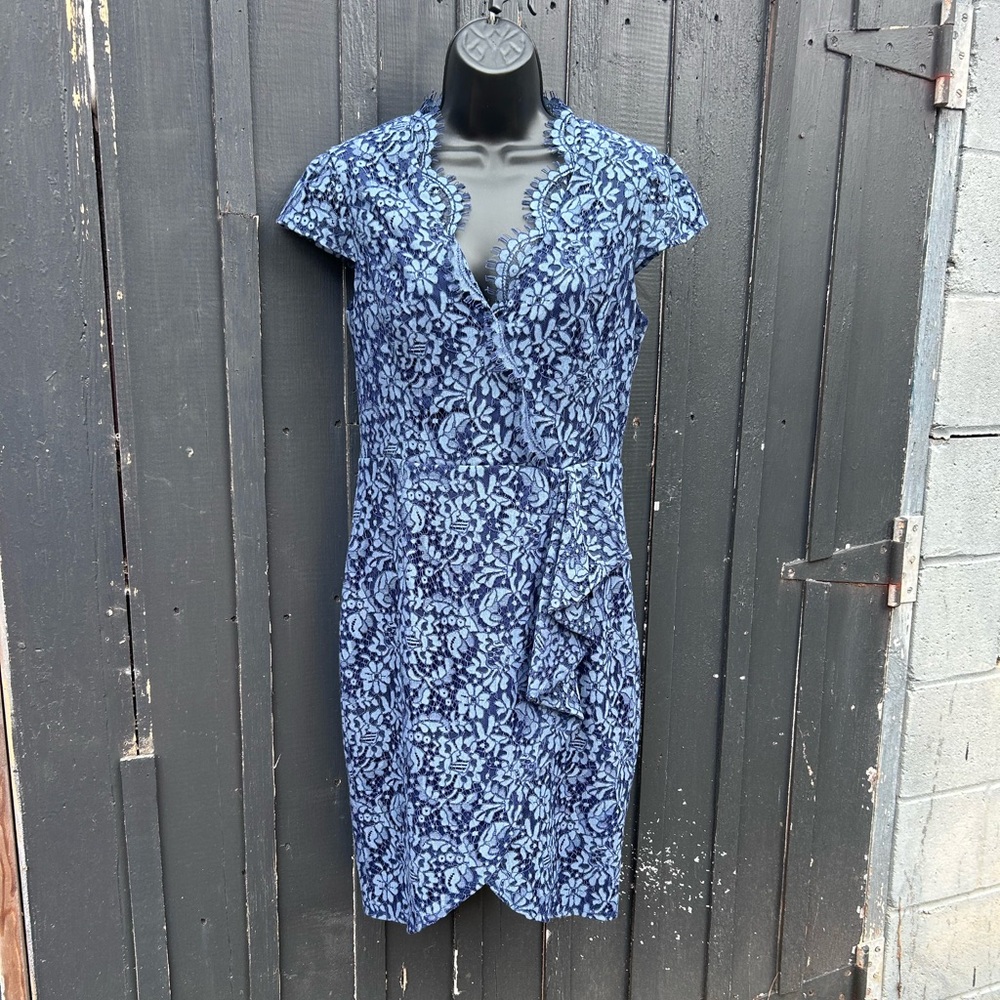 VINCE CAMUTO Scalloped Lace Dress